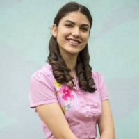 Giovanna Grigio, de "Êta Mundo Bom", revela que rasparia o cabelo para retratar doença de Gerusa!