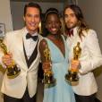 Matthew McConaughey, Lupita Nyong'o e Jared Leto mostram suas estatuetas no Oscar 2014