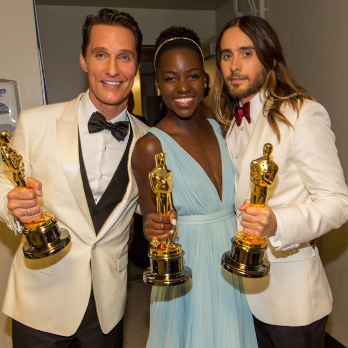Matthew McConaughey, Lupita Nyong&#039;o e Jared Leto mostram suas estatuetas no Oscar 2014