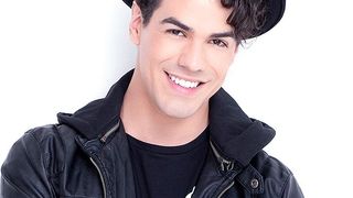 Sam Alves comemora nova fase da carreira com novo visual, clipe explosivo e repaginadas na turnê!