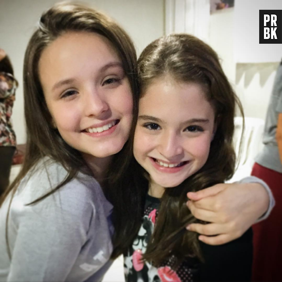 Larissa Manoela é admirada por Sophia Valverde, de "Cúmplices de Um Resgate"
