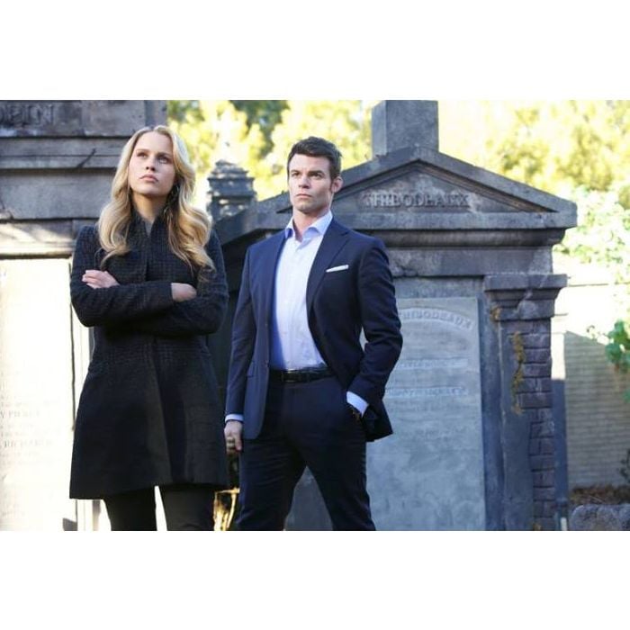 Em &quot;The Originals&quot;, Rebekah (Claire Holt) foi defendida por Elijah (Daniel Gillies)