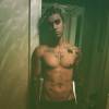 Justin Bieber e seus dreads combinaram com esse tanquinho, né?