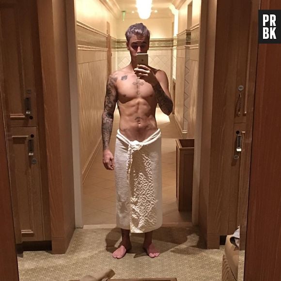 Justin Bieber, chama a gente pra tomar esse banho com você, menino!