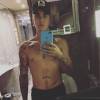 Justin Bieber e mais um dos cliques em frente ao espelho... Quanto amor!