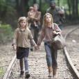 Situação drástica em "The Walking Dead" envolve Lizzie (Brighton Sharbino) e  Mika (Kyla Kenedy)