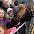 Várias fãs foram ver o One Direction gravando o novo clipe em Somerset, na Inglaterra