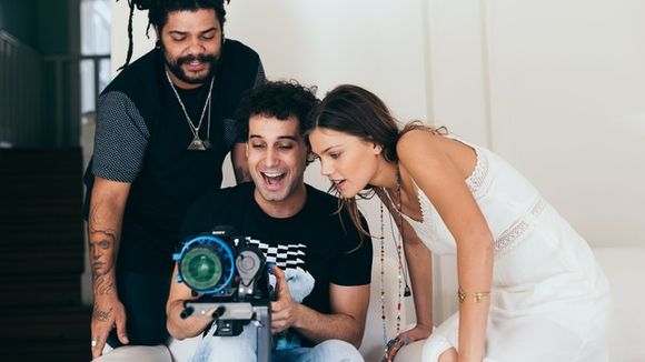 Pâmela Tomé, a Alina de "Malhação", vai viver uma história de amor no novo clipe da Banda Onze:20!