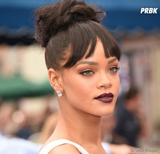 Rihanna pede para fãs não jogarem "Pokémon Go" durante o seu show