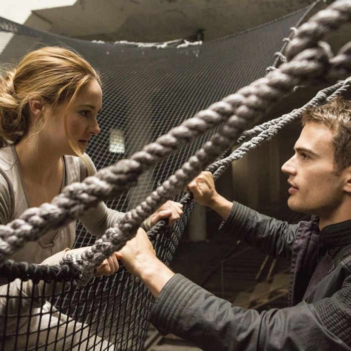  Shailene (Tris) e Theo James (Quatro) em cena de &quot;Divergente&quot; 