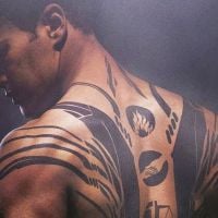 Em "Divergente": Theo James é um dos motivos para ver o filme no cinema