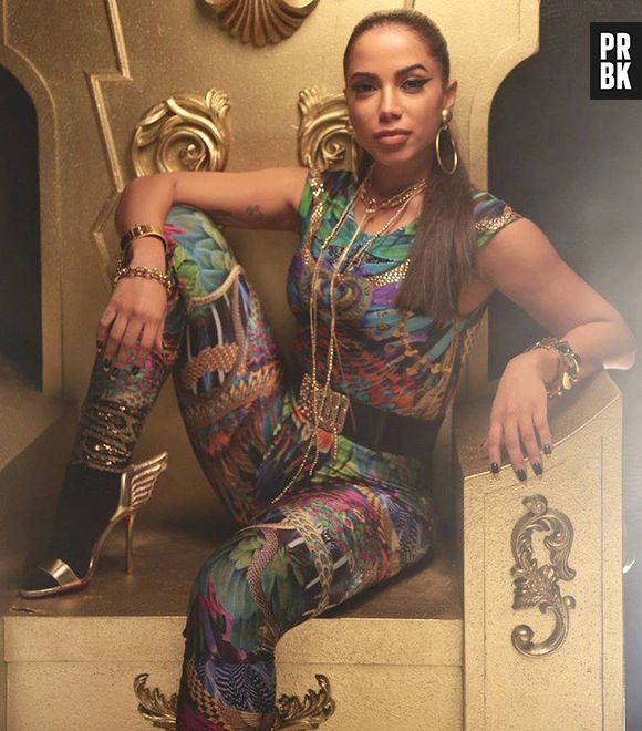 Anitta aparece poderosa e faz twerk no clipe de "Sim ou Não"
