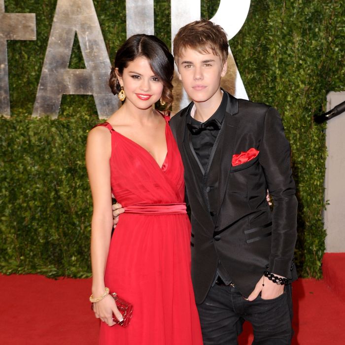    Selena Gomez ganha apoio de fãs do Justin Bieber em briga com o astro   