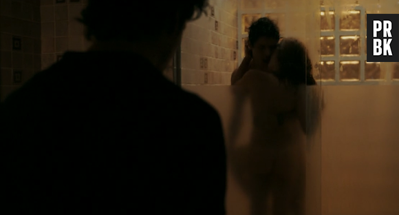 Em cena trágica de "Justiça", Marina Ruy Barbosa deixa bumbum à mostra