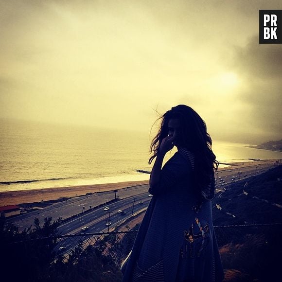 A última foto de Selena Gomez no Instagram foi essa, na qual ela aparece na sombra do horizonte