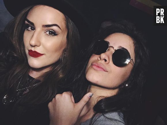 Camila Cabello, do Fifth Harmony, e Kéfera Buchmann fizeram uma selfie na passagem da banda pelo Brasil