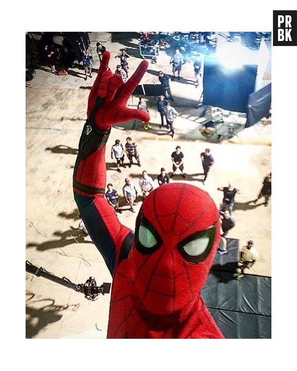 Em "Homem-Aranha", Tom Holland interpreta o Peter Parker