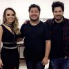 Marcus Majella, do "Vai Que Cola", não resistiu a uma foto com Thaeme e Thiago