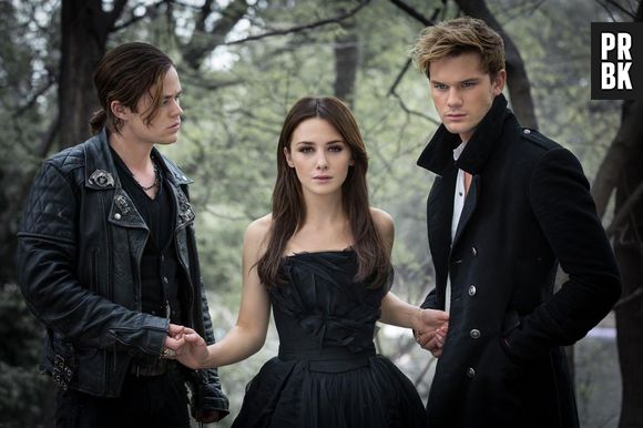 O romance sobrenatural "Fallen" estreia em dezembro