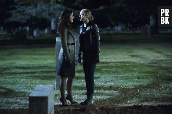 Em "Revenge", Emily (Emily VanCamp) e Victoria (Madeleine Stowe) tiveram seu duelo!