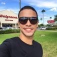 Novela "Malhação": Sérgio Malheiros está publicando vários registros da viagem a Orlando