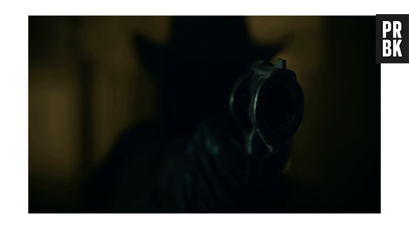 Stiles (Dylan O'Brien) é atacado pelos Caçadores Fantasmas na estreia da última temporada de "Teen Wolf"