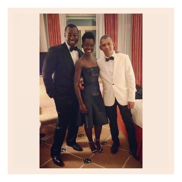 A atriz queridinha de Hollywood, Lupita Nyong&#039;o, também curtiu com os amigos o Festival de Cannes! E para a festa, a estrela deixou as pernas à mostra!