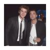 O que dizer dessa foto?! Os gatos Liam Hemsworth e Robert Pattinson tomaram uns drinks durante a festa do Festival de Cannes