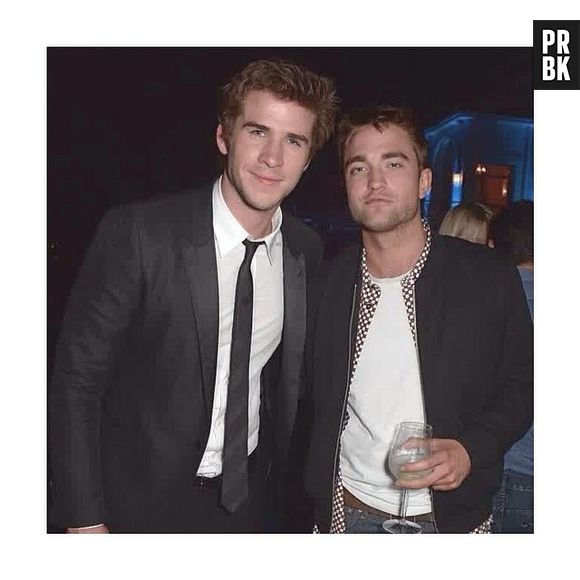 O que dizer dessa foto?! Os gatos Liam Hemsworth e Robert Pattinson tomaram uns drinks durante a festa do Festival de Cannes