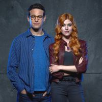 De "Shadowhunters": Katherine McNamara fala sobre romance de Clary e Simon e final da temporada!