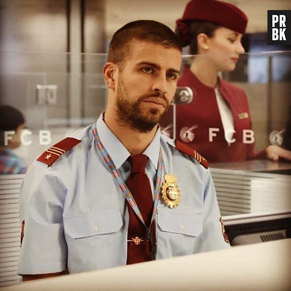 Gerard Piqué atacando de balconista de aeroporto no Instagram! 