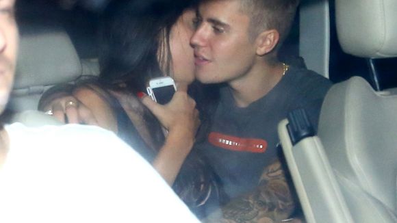 Justin Bieber, após show no Brasil, sai em clima de romance com brasileira! Saiba quem é!