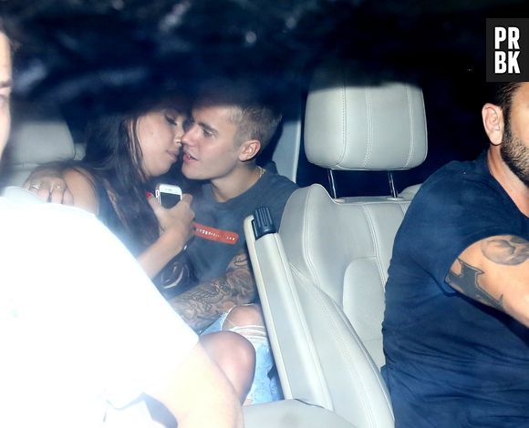 Justin Bieber e a brasileira Luciana Chamone trocaram carinhos no carro do cantor após a "Purpose World Tour"