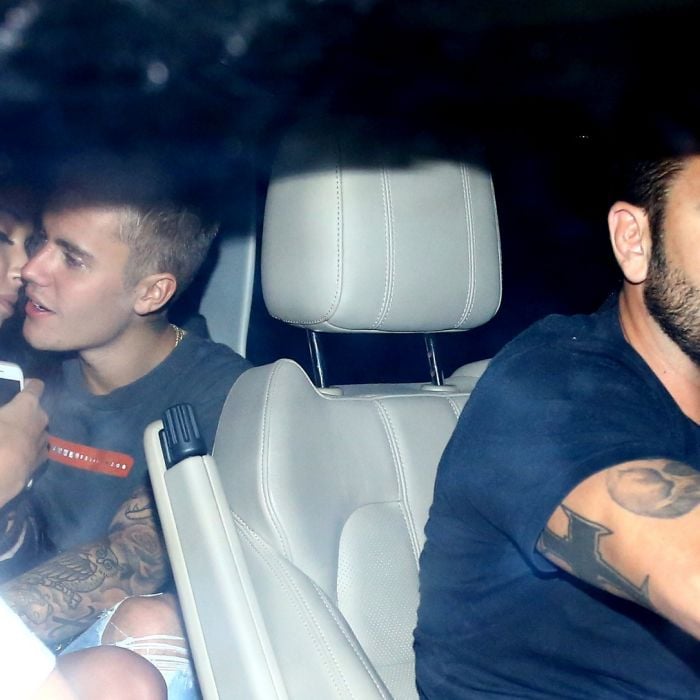 Justin Bieber e a brasileira Luciana Chamone trocaram carinhos no carro do cantor após a &quot;Purpose World Tour&quot;