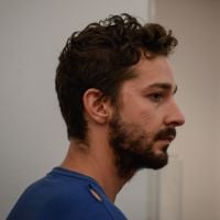 Shia LaBeouf procura briga do lado de fora de clube de striptease em NY