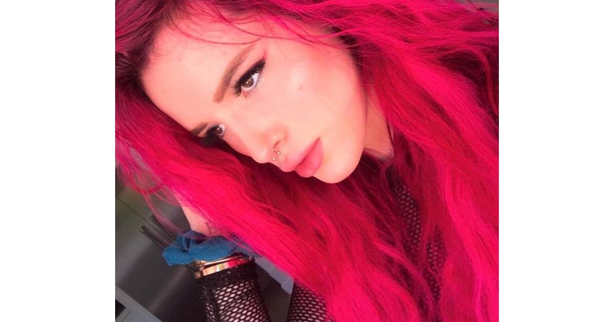 Bella Thorne E Suas Madeixas Rosas Ainda Vao Causar Muito Pelos Red Carpets Da Vida Purebreak — шиповник зловонный, или роза вонючая, или роза жёлтая. bella thorne e suas madeixas rosas