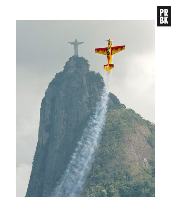 Avião e Cristo Redentor em sintonia!