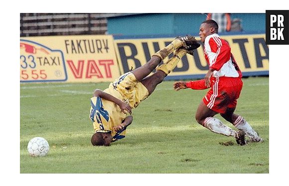 Esse entrou de cabeça no futebol, literalmente