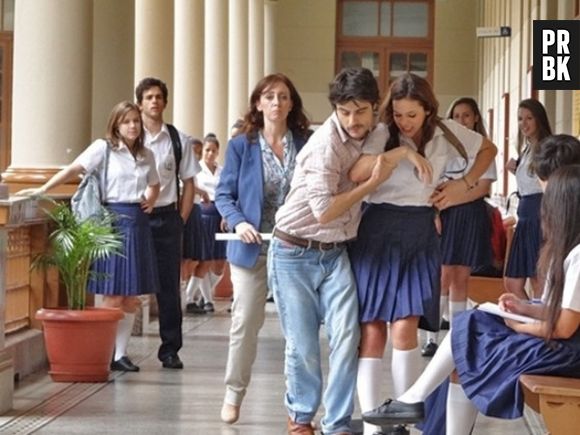 Já adolescente, Laerte (Gabriel Braga Nunes) chegou ao ponto de arrastar Helena (Bruna Marquezine) pra fora da escola por causa de ciúmes na novela "Em Família"