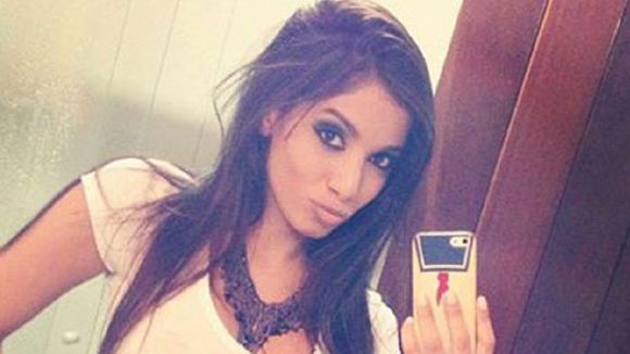 Anitta tem celular encontrado por fã e ainda recebe aparelho de volta!