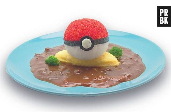 Mesmo Pikachu odiando pokebolas, elas marcam presença no restaurante. Prato de arroz com curry e omelete