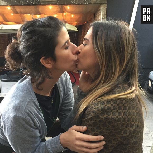 Tatá Werneck também beijou Flora Diegues em protesto