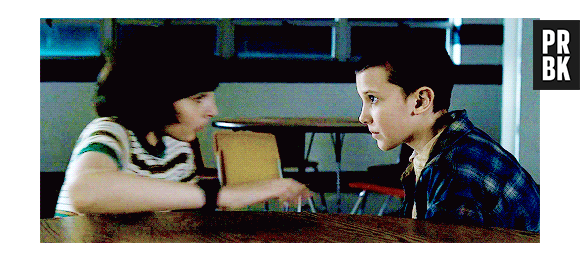 Primeiro beijo de Millie Bobby Brown foi em cena de Eleven e Finn em "Stranger Things"