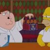 Peter Griffin apresenta para Homer Simpson a cerveja favorita