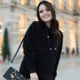 Larissa Manoela promove linha de bolsas com a marca Birô