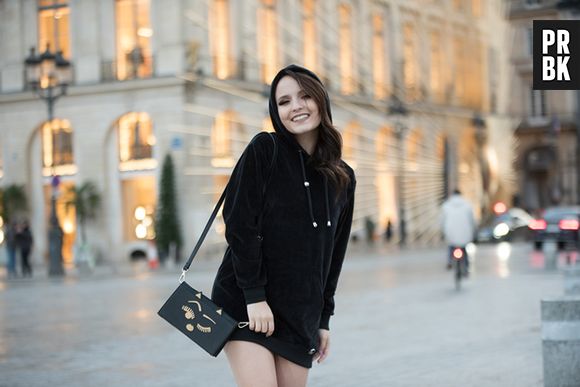 Larissa Manoela promove linha de bolsas com a marca Birô