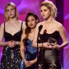 Selena Gomez se emociona ao receber prêmio "Women in Music"