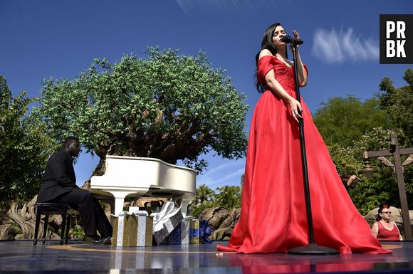 Sofia Carson, além de atuar em "Descendentes", também solta a voz e encanta no filme