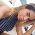 Anitta posta fotos sem maquiagem e impressiona com beleza natural