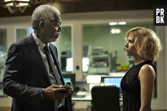 Scarlett Johansson e Morgan Freeman estrelam ficção científica "Lucy"